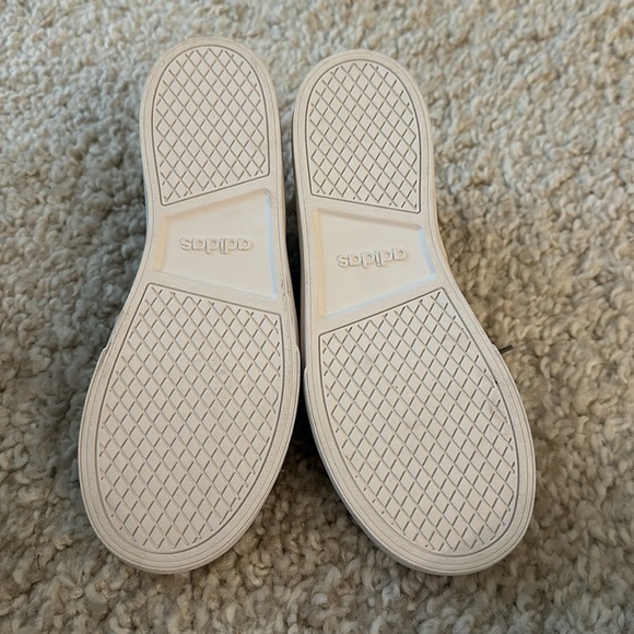 NWT ADIDAS court grey sneakers - Picture 5 of 7